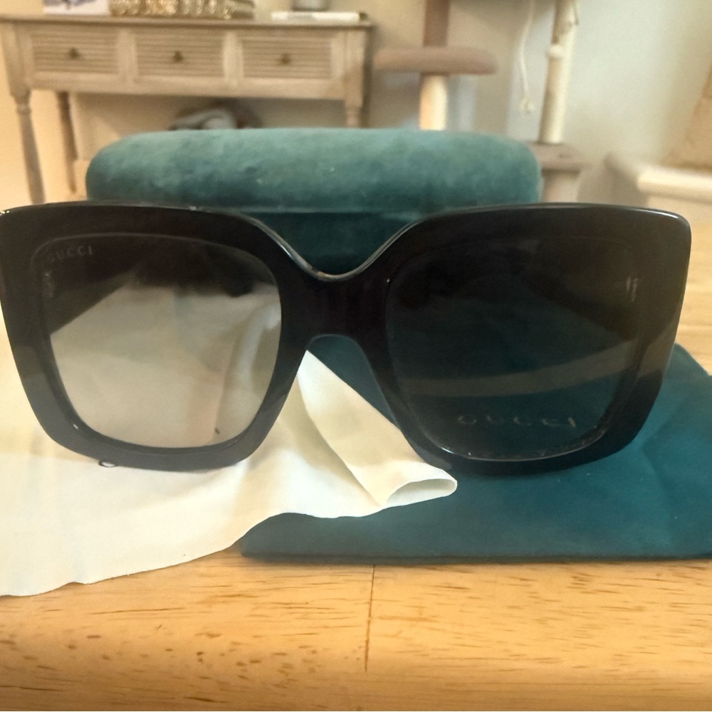 GUCCI Oversized Square Sunglasses, Black - Picture 2 of 10